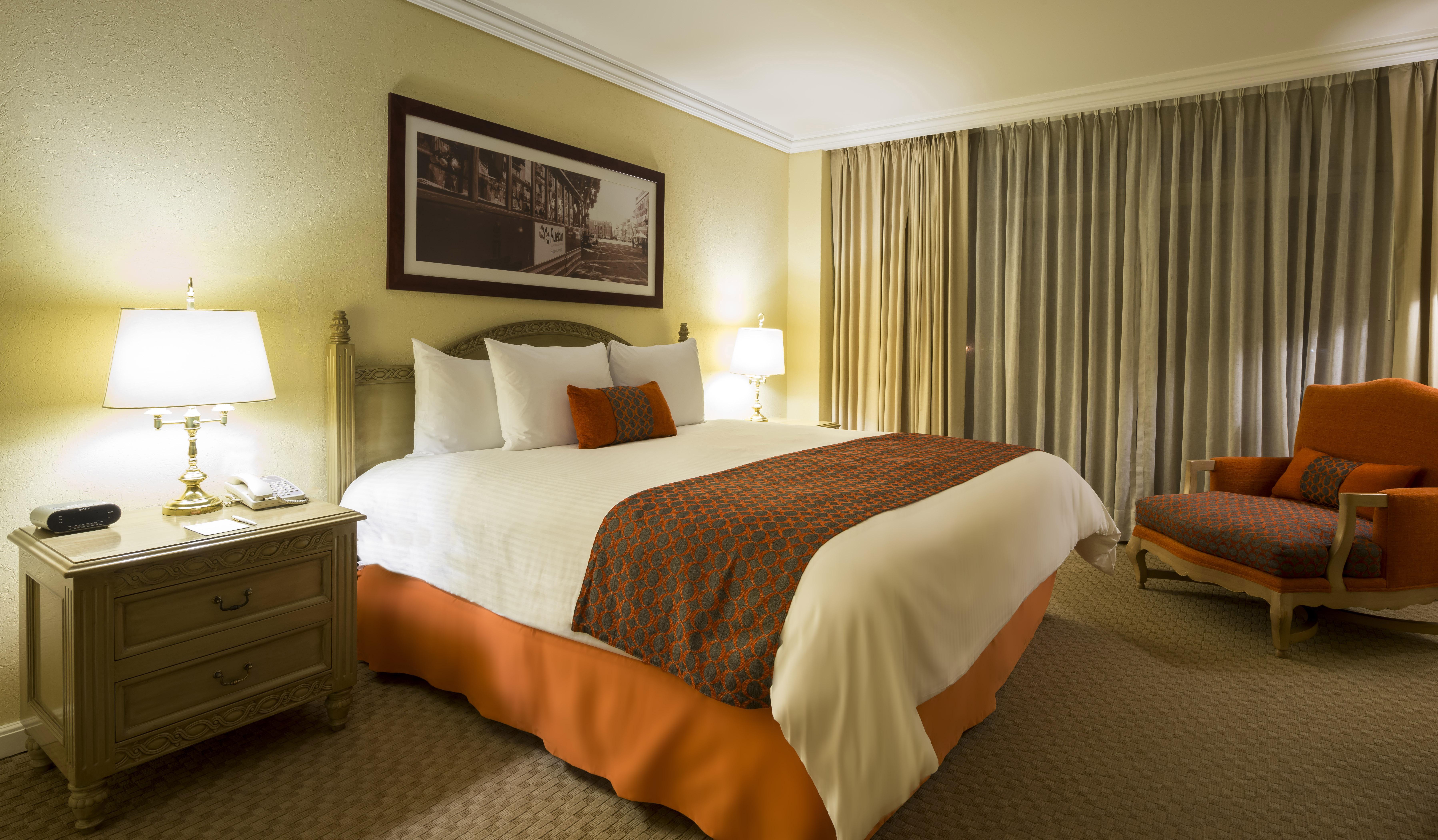 Camino Real Puebla Angelopolis Otel Dış mekan fotoğraf A bedroom at the Hilton San Francisco