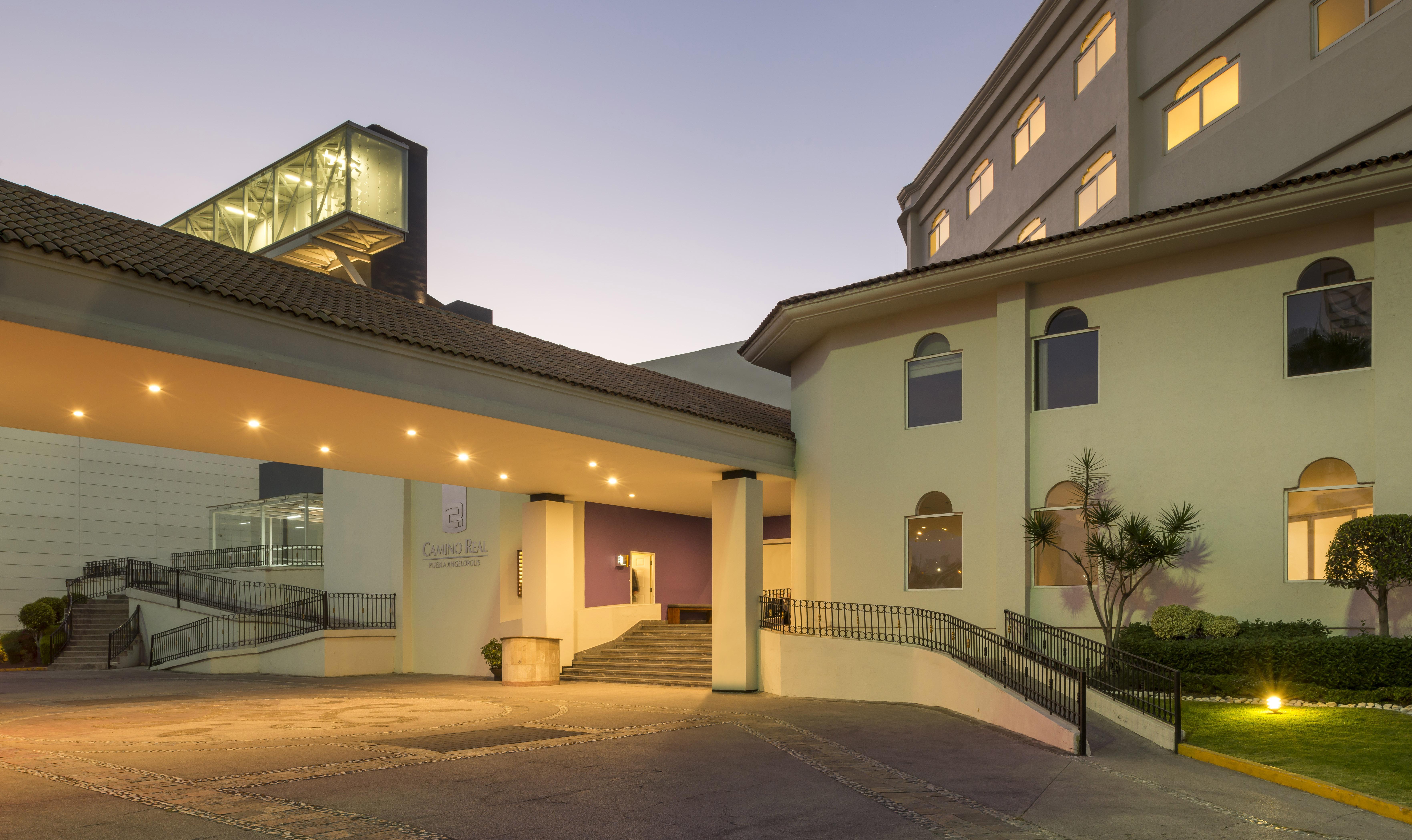 Camino Real Puebla Angelopolis Otel Dış mekan fotoğraf The main entrance of the hotel