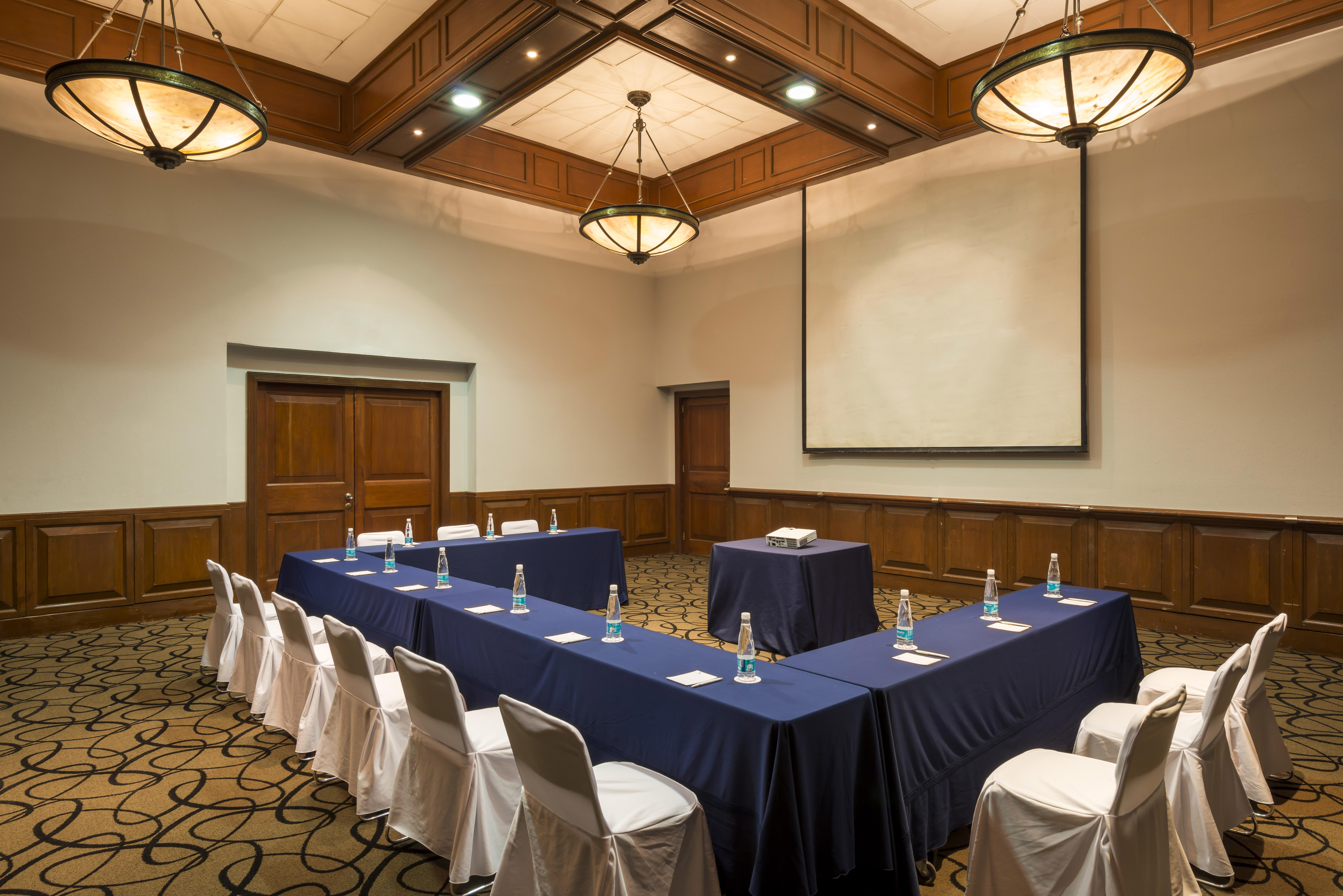 Camino Real Puebla Angelopolis Otel Dış mekan fotoğraf A meeting room at the Sheraton Club Resort