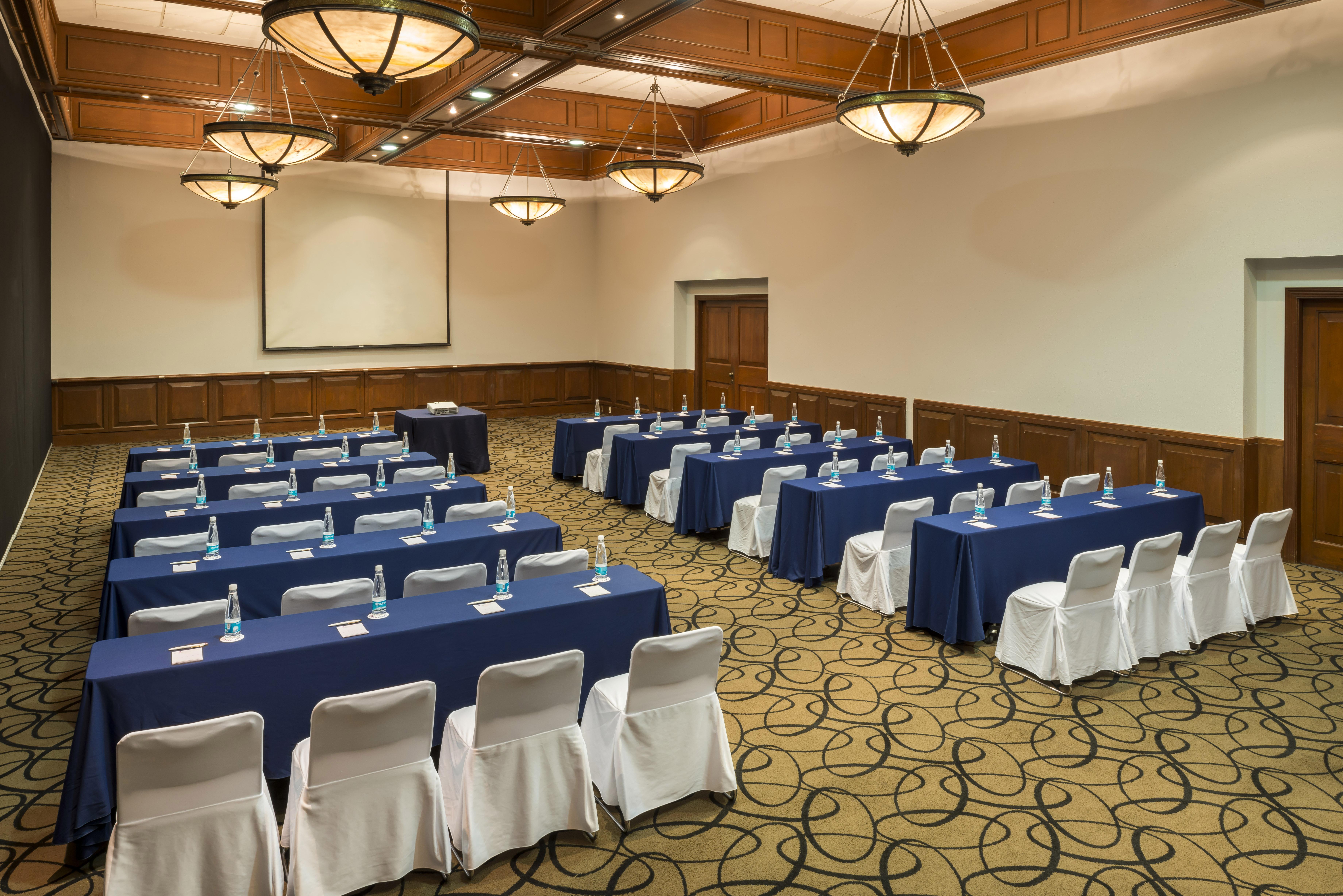 Camino Real Puebla Angelopolis Otel Dış mekan fotoğraf A typical meeting room