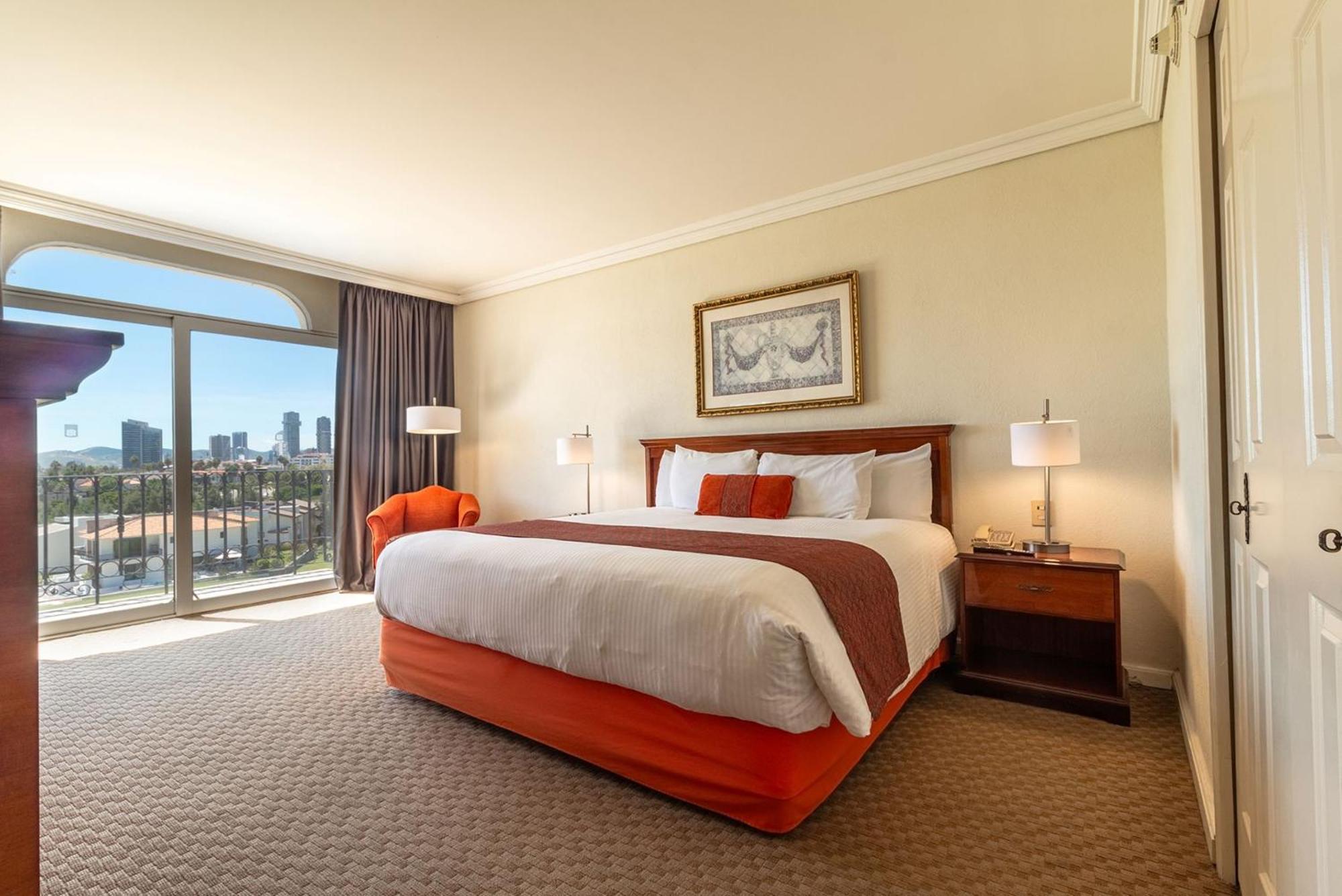 Camino Real Puebla Angelopolis Otel Dış mekan fotoğraf A bedroom at the Hilton San Diego Bayfront