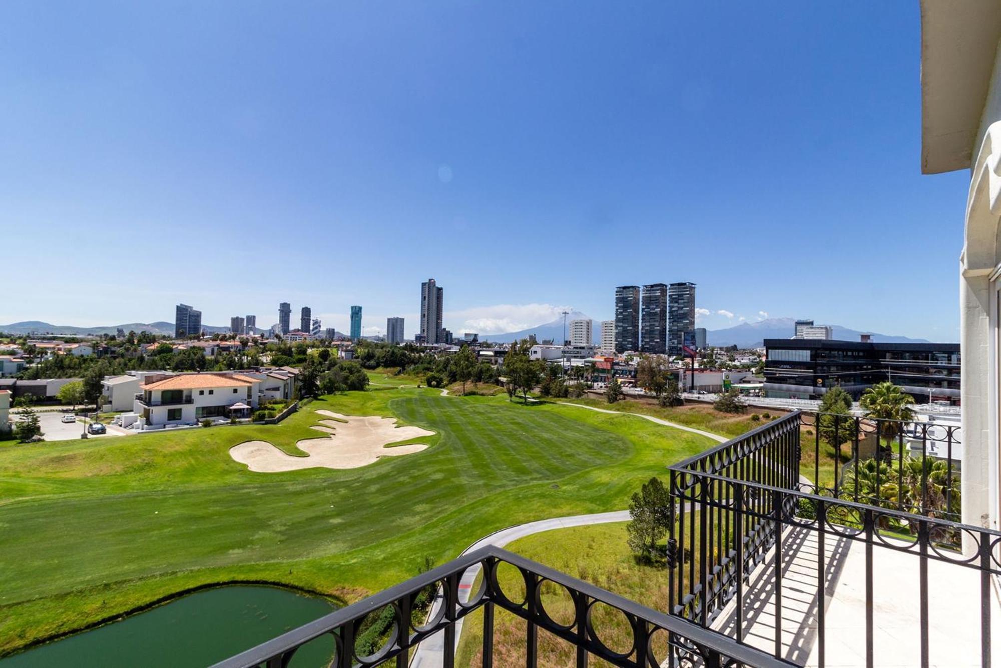 Camino Real Puebla Angelopolis Otel Dış mekan fotoğraf View of the 18th hole at Torrey Pines Golf Course