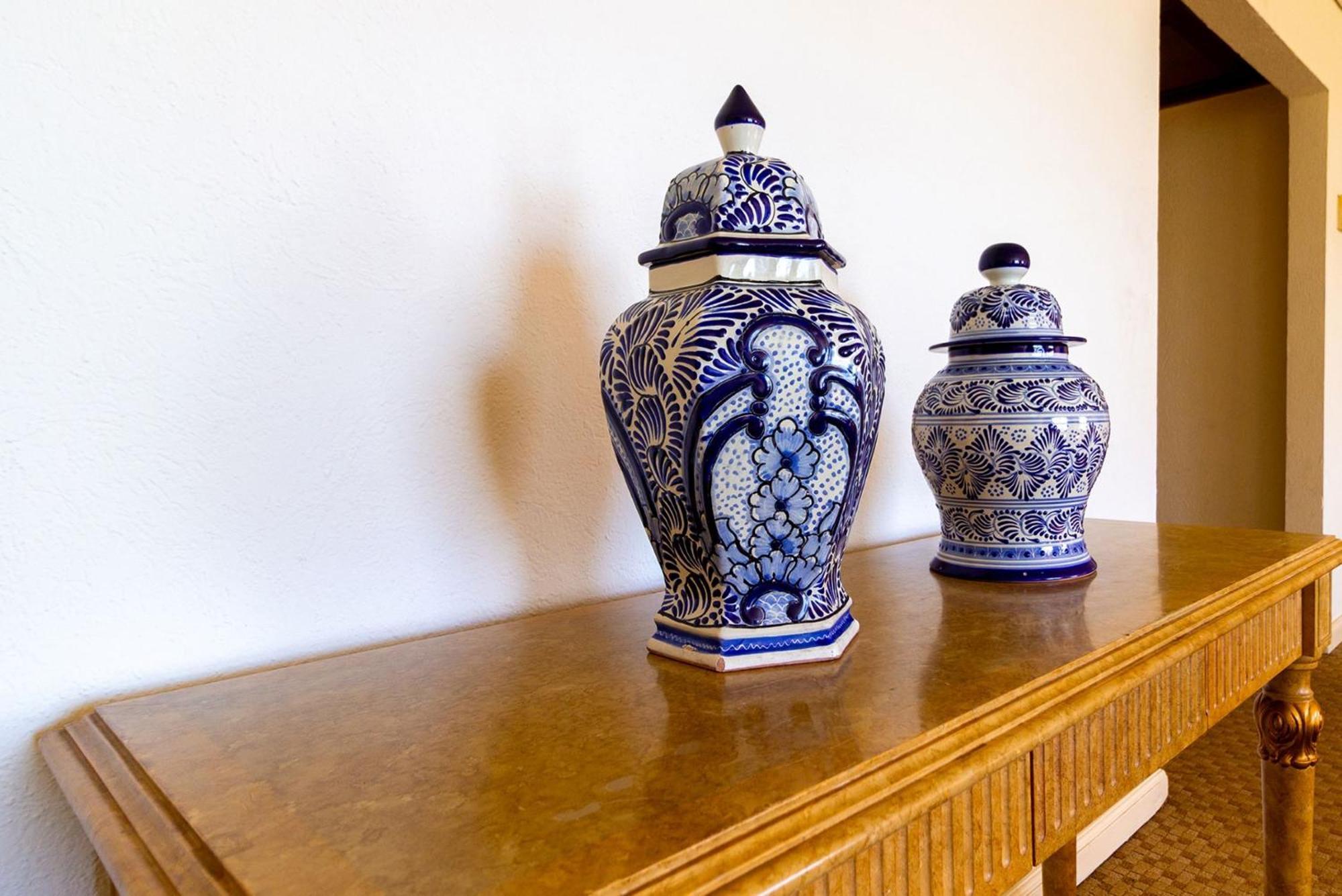 Camino Real Puebla Angelopolis Otel Dış mekan fotoğraf Two ginger jars